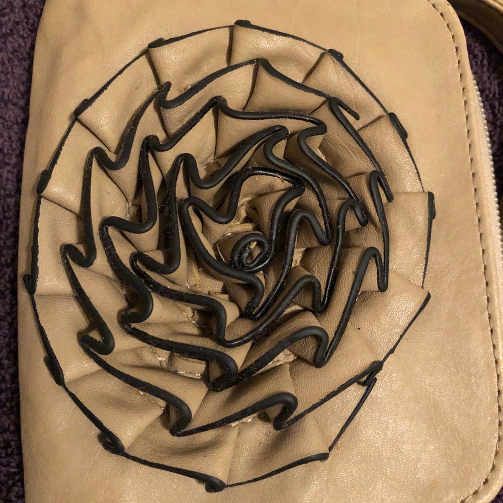 Leather Wristlet w Raised Flower - Picture 3 of 6